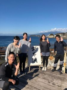 『Ｊ』のポーズ