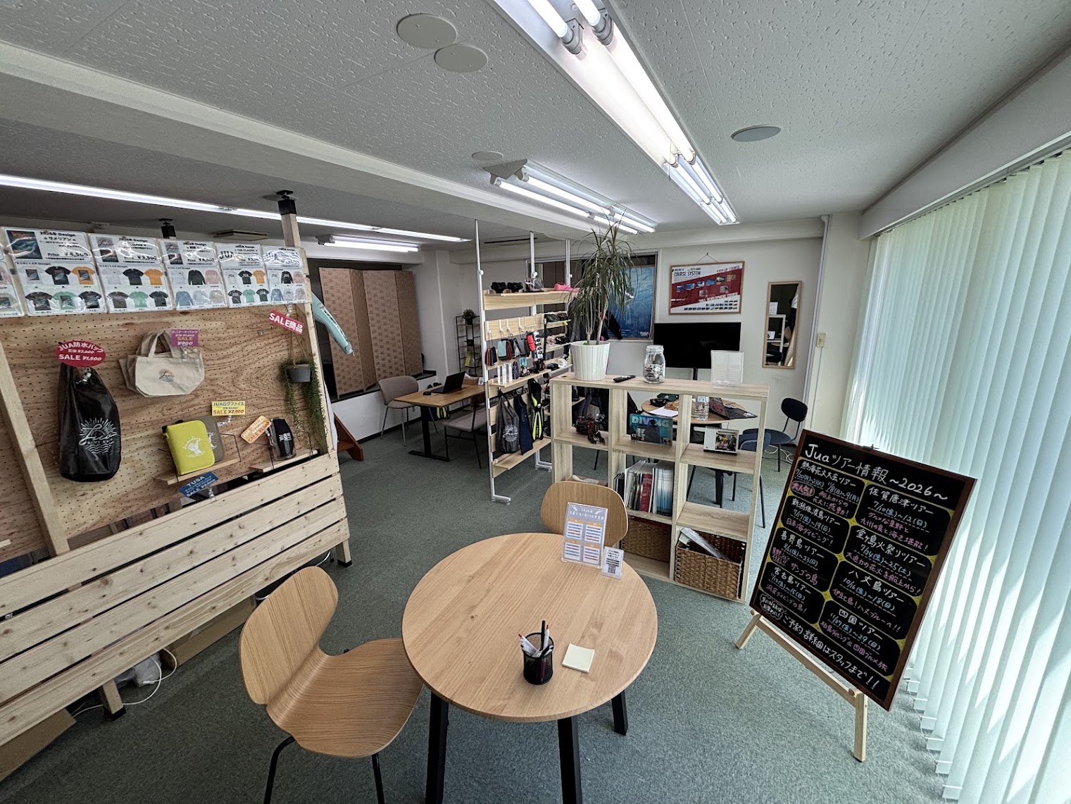 東京都江東区にあるDIVE SHOP Juaの店舗内観と無料説明会の様子